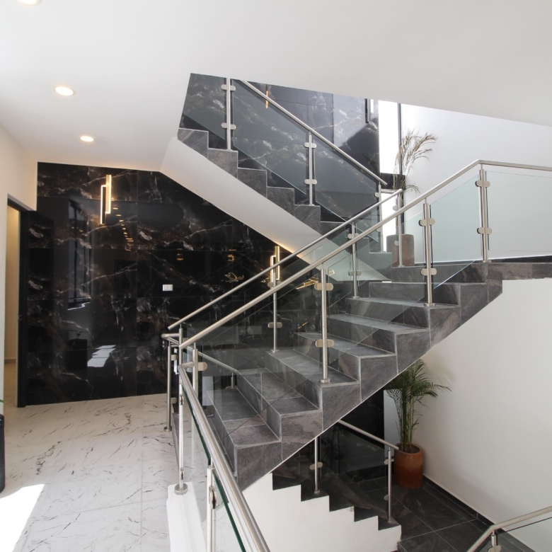 HERMOSA RESIDENCIA VILLAMAGNA/560 Metros de Construcción!