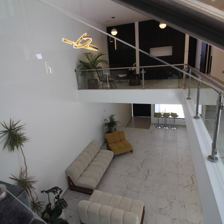 HERMOSA RESIDENCIA VILLAMAGNA/560 Metros de Construcción!