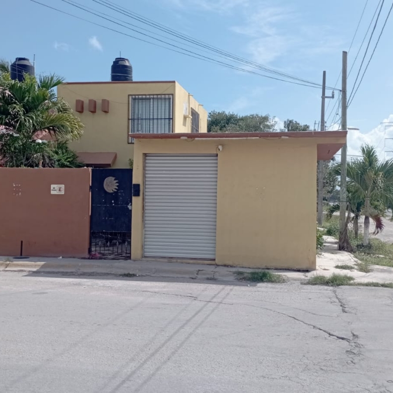 Casa de 2 Niveles con Local Comercial Independiente en Esquina – Cancún, Quintana Roo