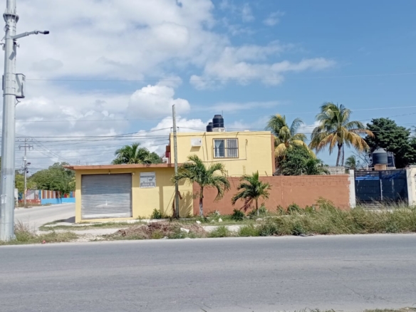 Casa de 2 Niveles con Local Comercial Independiente en Esquina – Cancún, Quintana Roo
