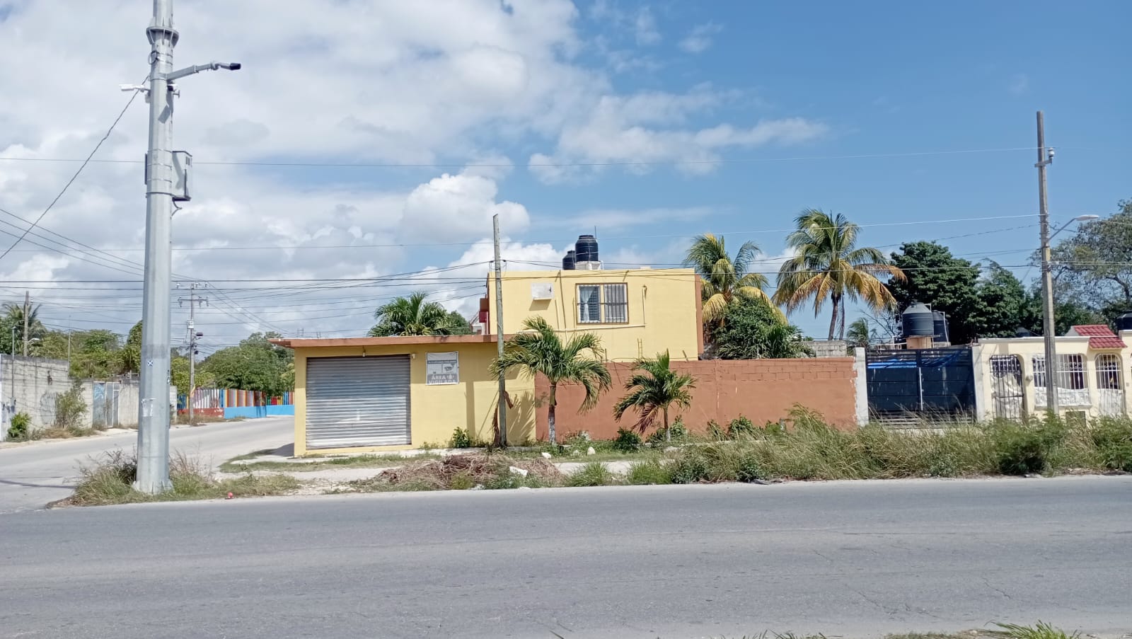 WhatsApp Image 2026-06-23 at 2.53.29 PM (2) Casa de 2 Niveles con Local Comercial Independiente en Esquina – Cancún, Quintana Roo