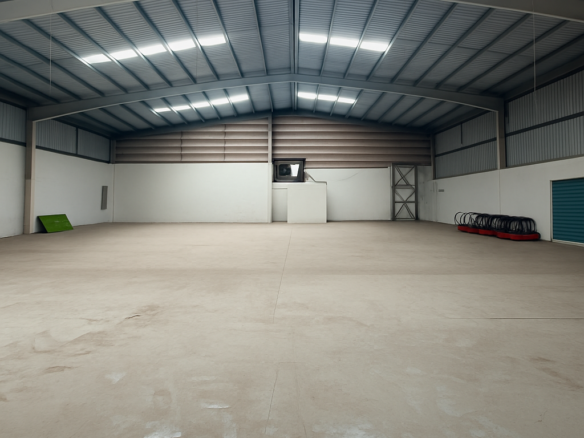 BODEGA EN CARRETRA CRISTOBAL COLON 1600 M2