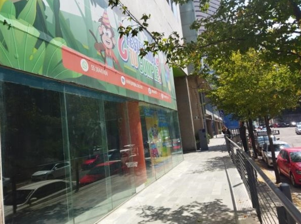 1000313381 RENTA: Local Comercial en Interlomas muy amplio y excelente altura