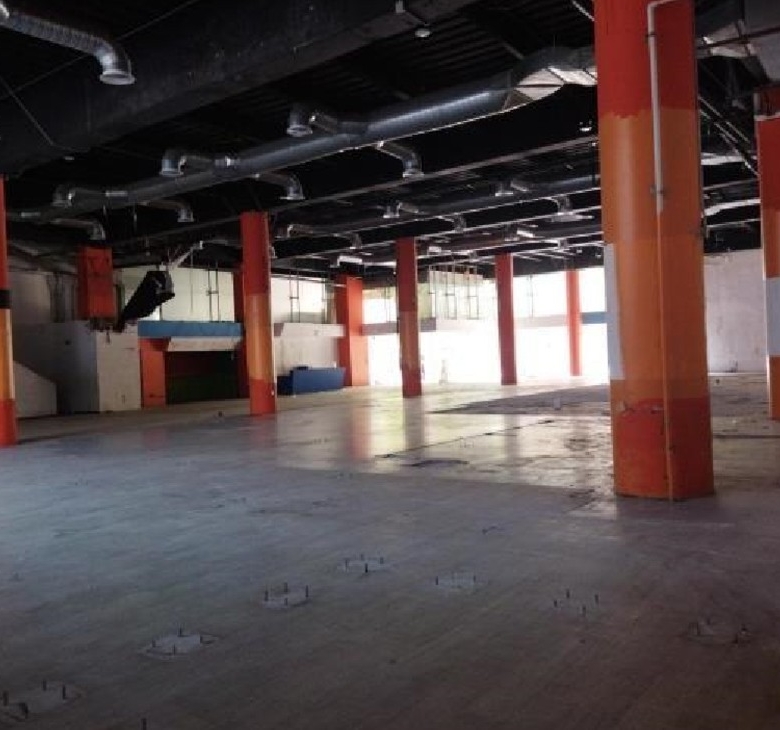 RENTA: Local Comercial en Interlomas muy amplio y excelente altura