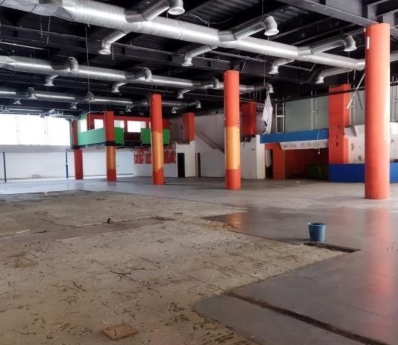 RENTA: Local Comercial en Interlomas muy amplio y excelente altura