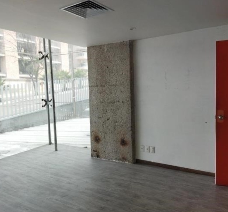 RENTA: Local Comercial en Interlomas muy amplio y excelente altura