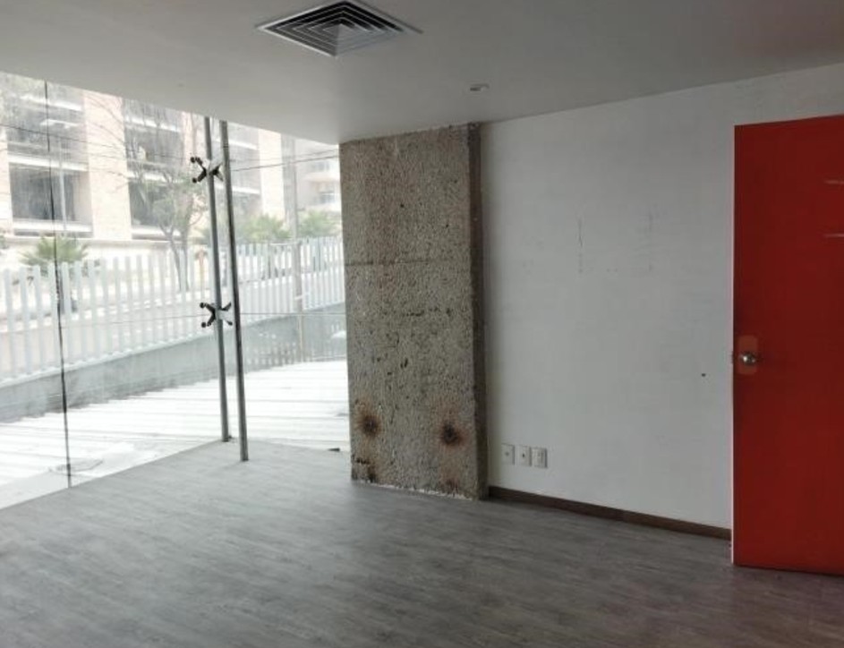 1000313393 RENTA: Local Comercial en Interlomas muy amplio y excelente altura