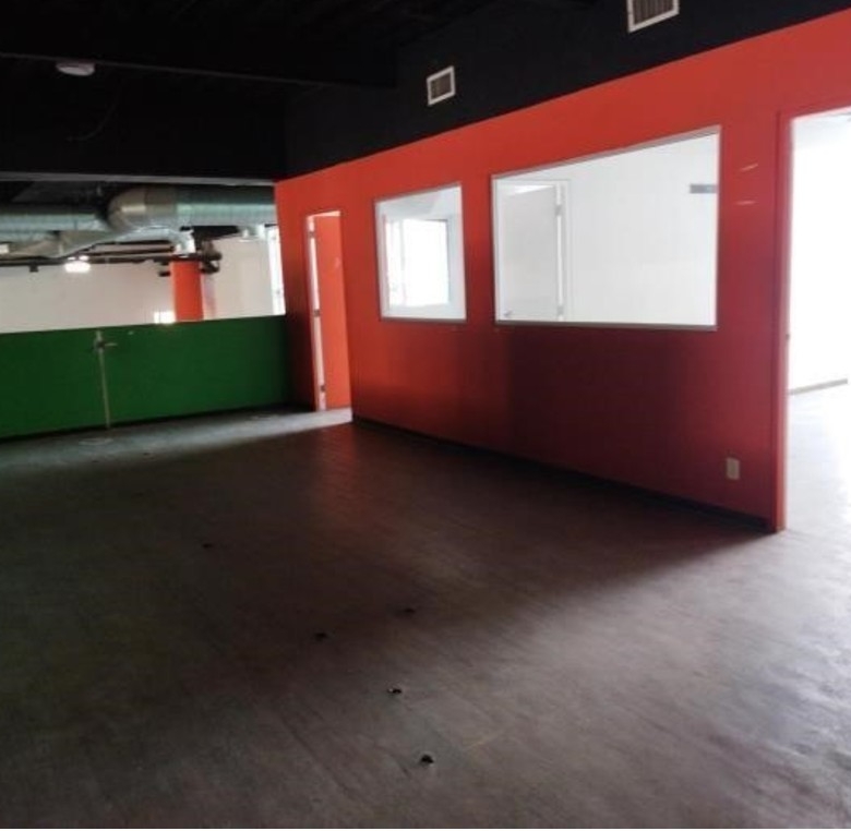 RENTA: Local Comercial en Interlomas muy amplio y excelente altura