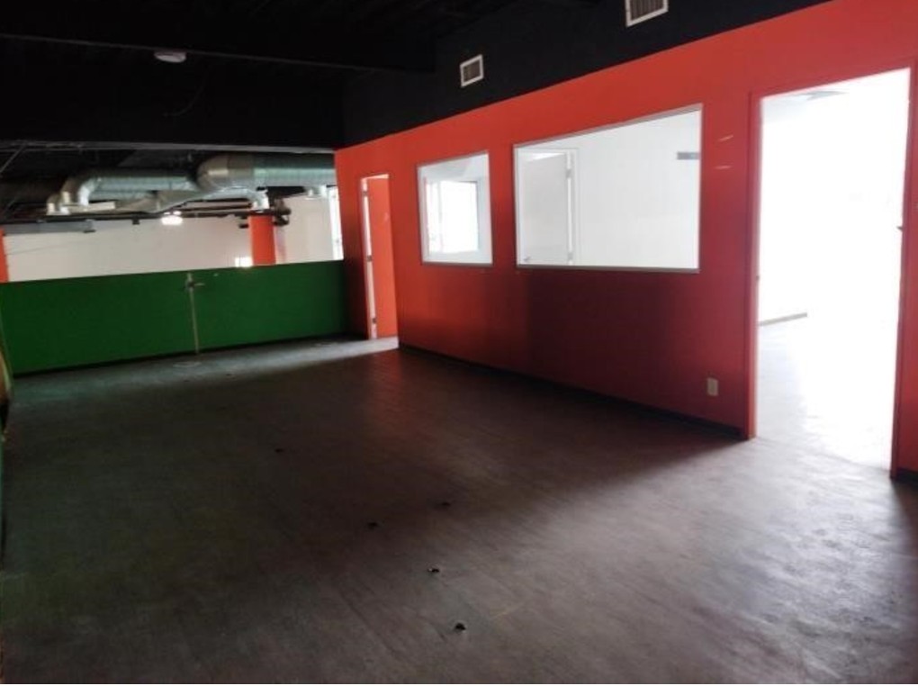 1000313394 RENTA: Local Comercial en Interlomas muy amplio y excelente altura