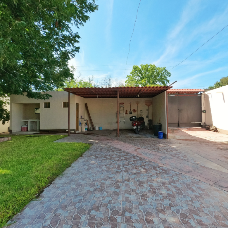 🏡 ¡Casa con alberca en venta Parras Coah.! 🏡