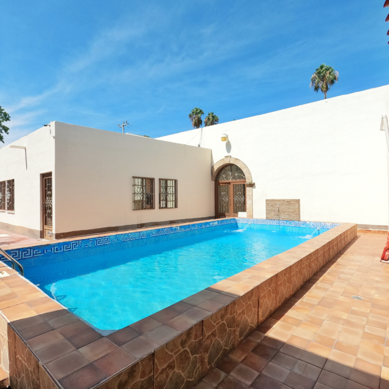 🏡 ¡Casa con alberca en venta Parras Coah.! 🏡