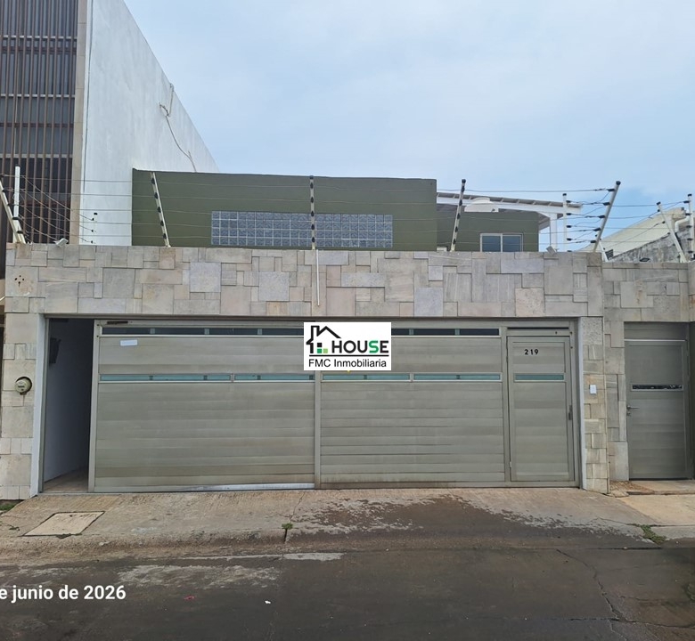 Hermosa residencia con amplio jardín