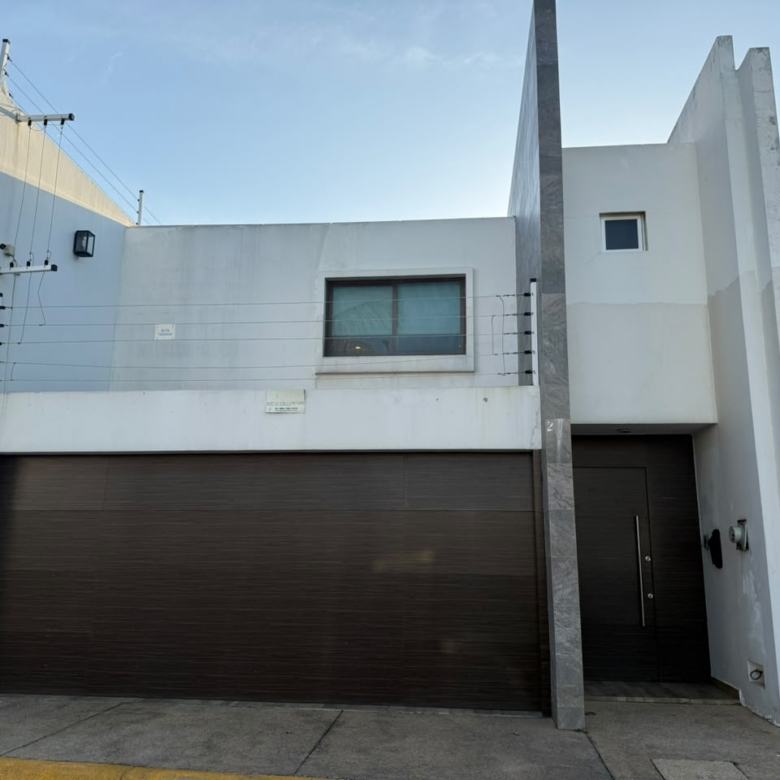 RESIDENCIA DE LUJO EN FRACCIONAMIENTO EXCLUSIVO
