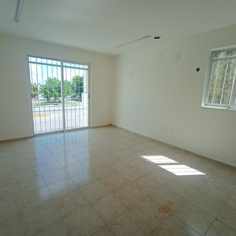 Casa de 2 Niveles en Venta sobre Avenida Principal de Playa del Carmen