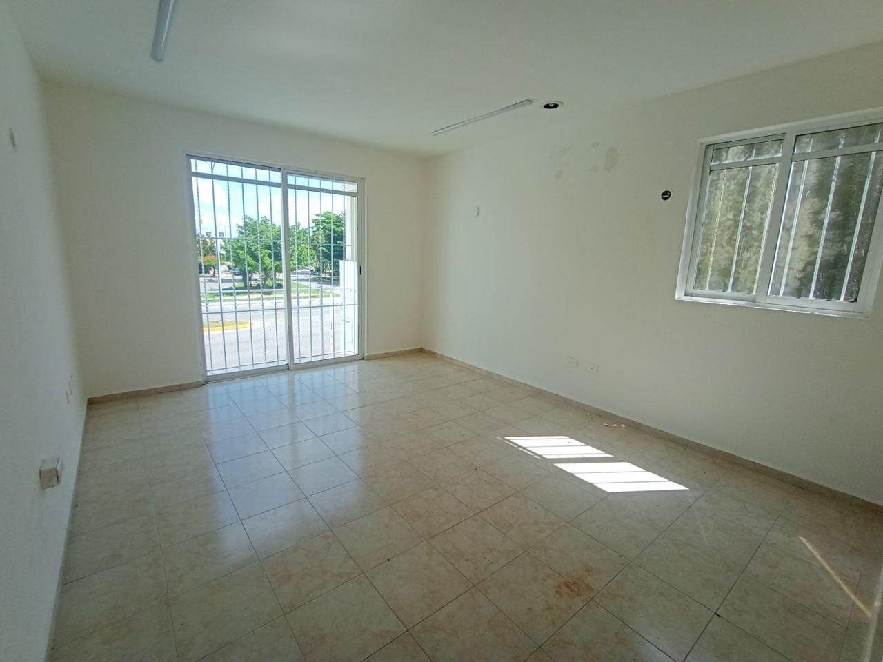 Casa de 2 Niveles en Venta sobre Avenida Principal de Playa del Carmen