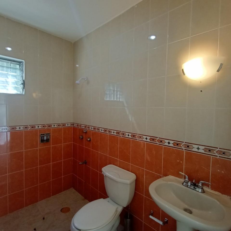 Casa de 2 Niveles en Venta sobre Avenida Principal de Playa del Carmen