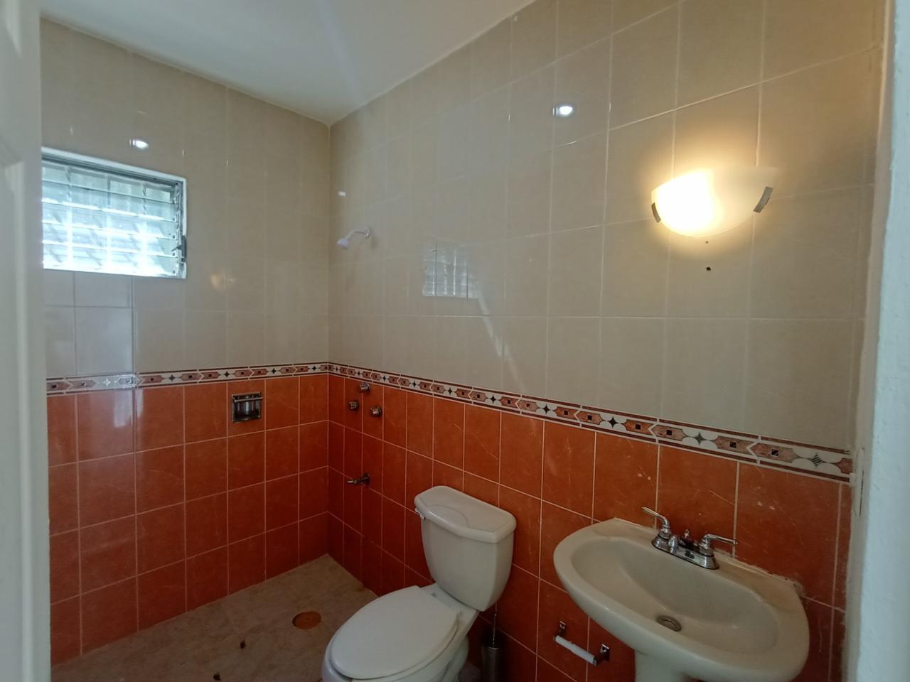 Casa de 2 Niveles en Venta sobre Avenida Principal de Playa del Carmen