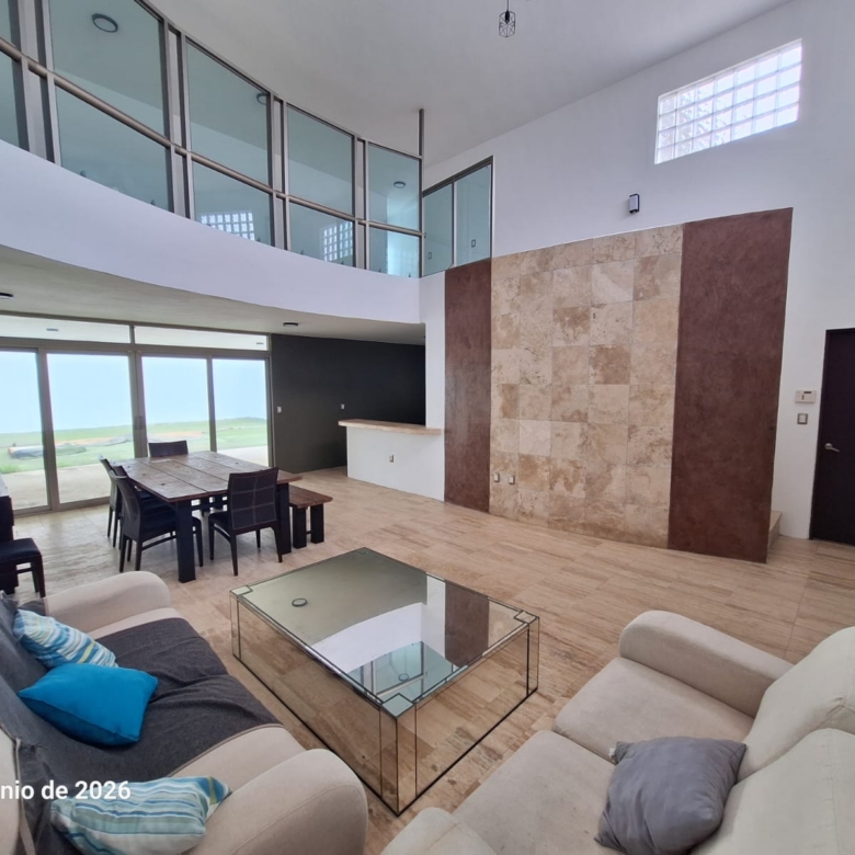 Hermosa residencia con amplio jardín