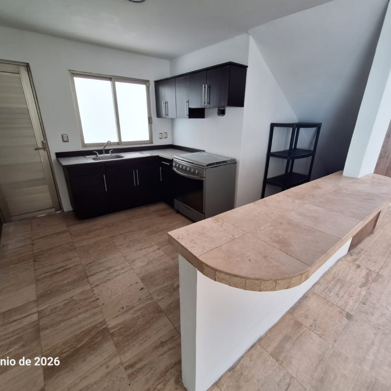 Hermosa residencia con amplio jardín