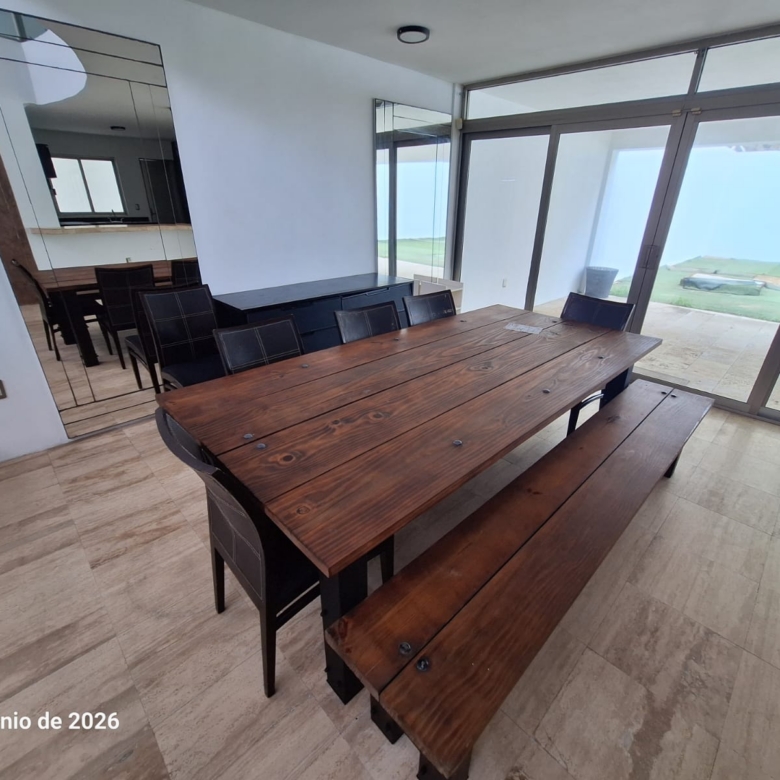 Hermosa residencia con amplio jardín