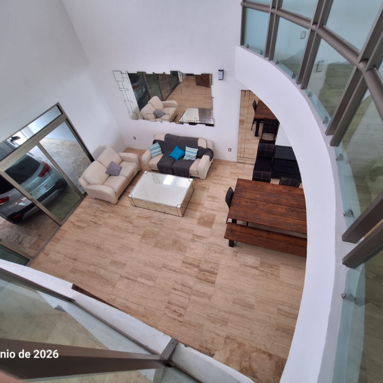 Hermosa residencia con amplio jardín