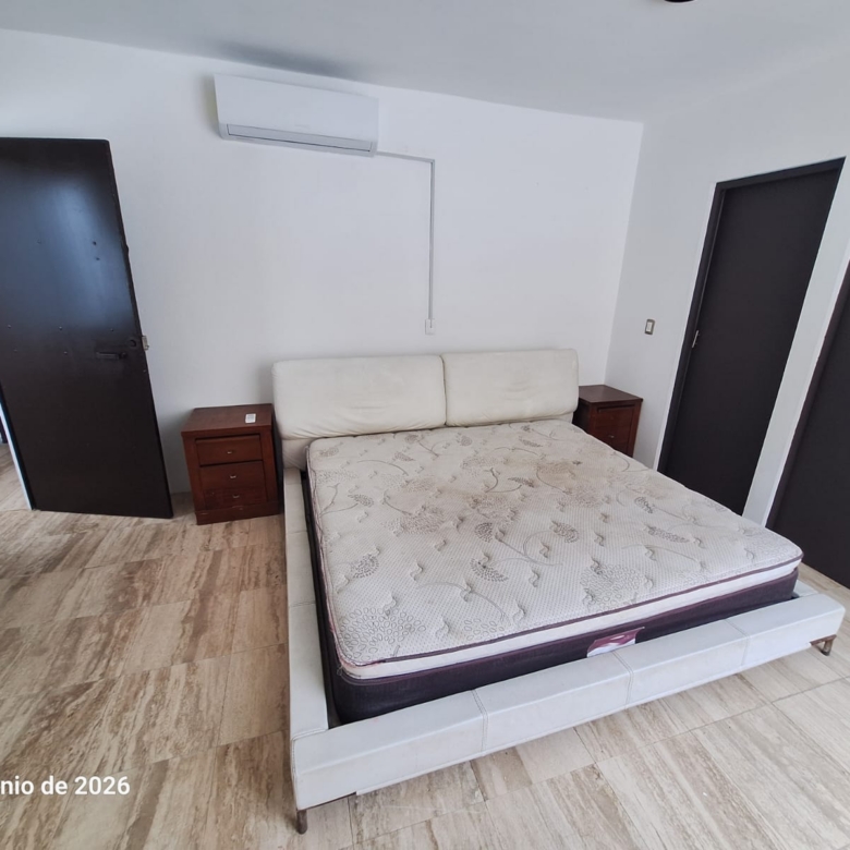Hermosa residencia con amplio jardín