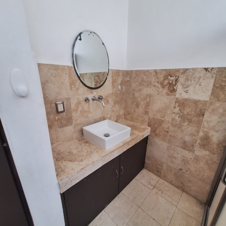 Hermosa residencia con amplio jardín