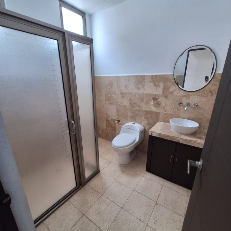 Hermosa residencia con amplio jardín