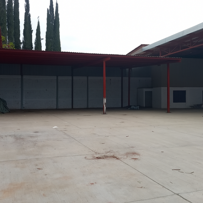 “Amplia Bodega de 1500 m² en Renta en Símbolos Patrios: ¡Ideal para Tu Negocio!”