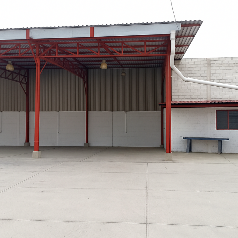 “Amplia Bodega de 1500 m² en Renta en Símbolos Patrios: ¡Ideal para Tu Negocio!”