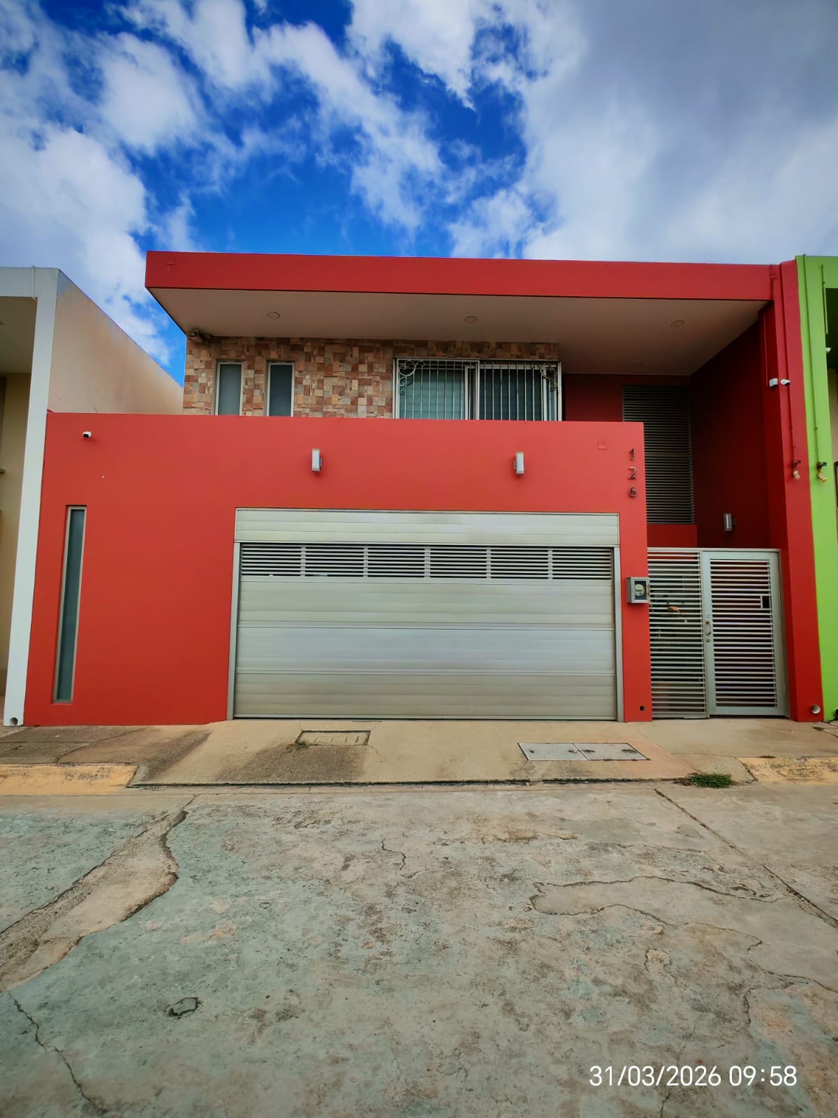 Residencia de Lujo con Alberca, Estudio y Oficina Independiente l Col. Paraíso