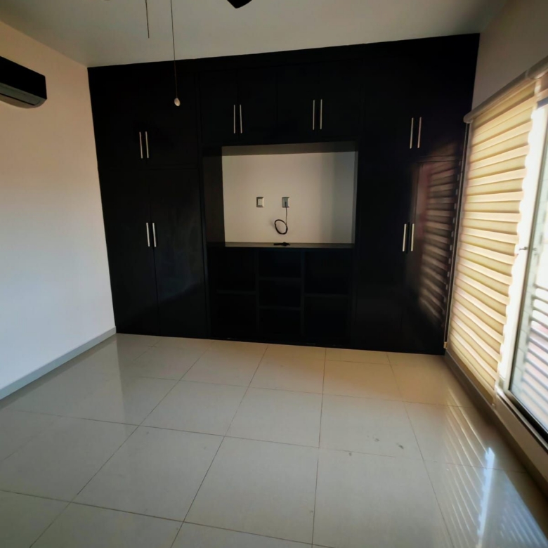 Residencia de Lujo con Alberca, Estudio y Oficina Independiente l Col. Paraíso