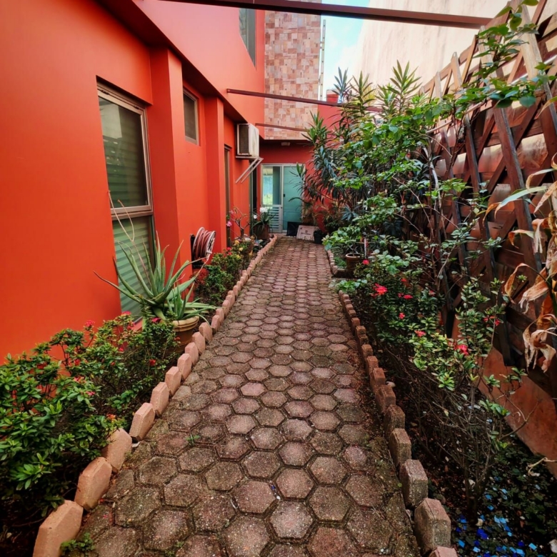 Residencia de Lujo con Alberca, Estudio y Oficina Independiente l Col. Paraíso