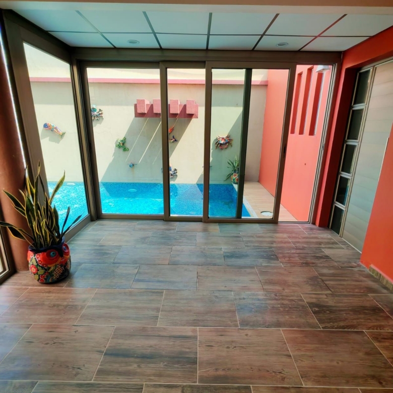 Residencia de Lujo con Alberca, Estudio y Oficina Independiente l Col. Paraíso
