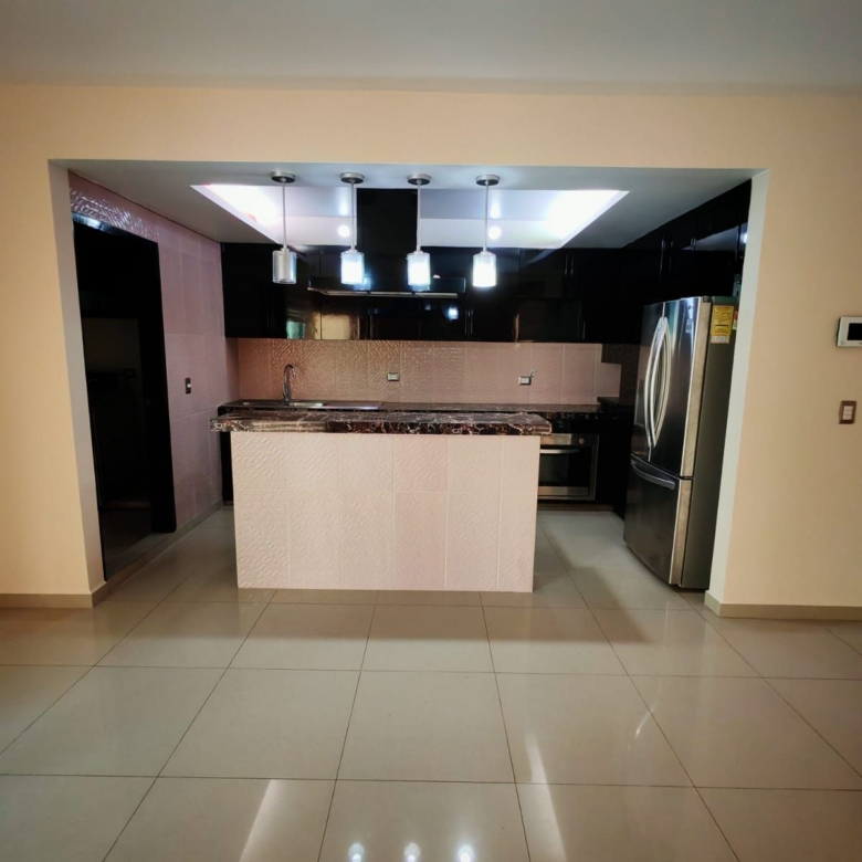 Residencia de Lujo con Alberca, Estudio y Oficina Independiente l Col. Paraíso