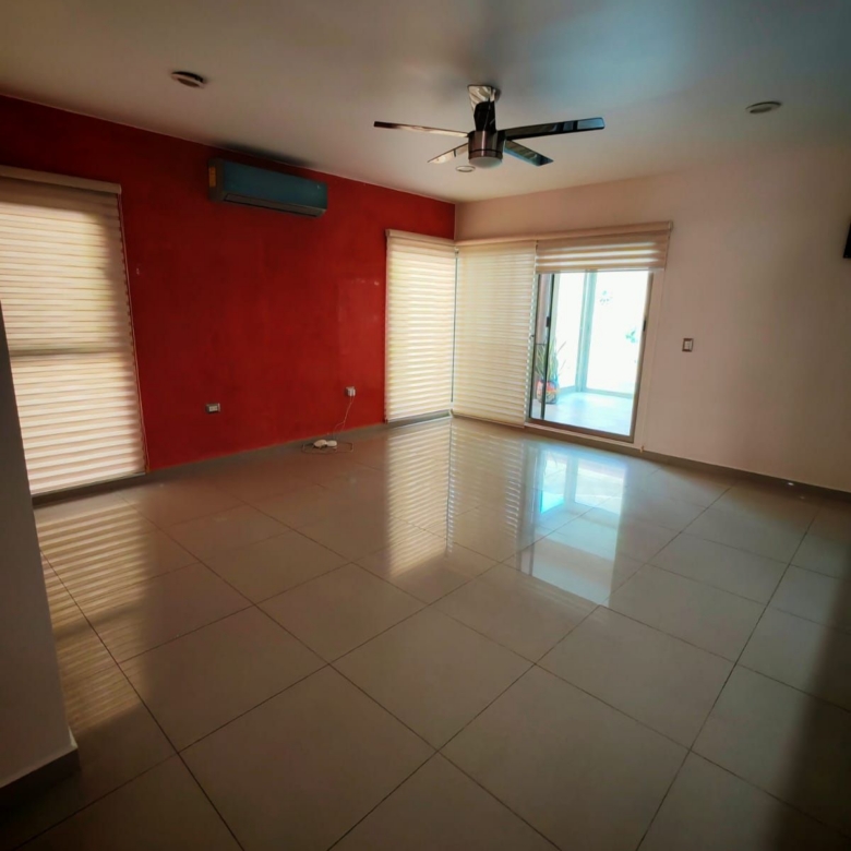 Residencia de Lujo con Alberca, Estudio y Oficina Independiente l Col. Paraíso