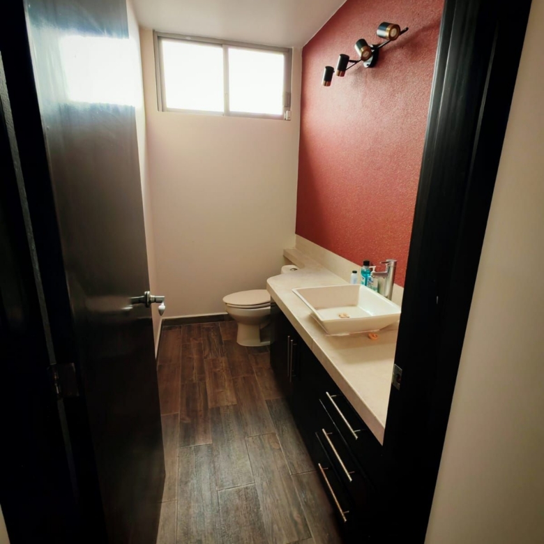 Residencia de Lujo con Alberca, Estudio y Oficina Independiente l Col. Paraíso