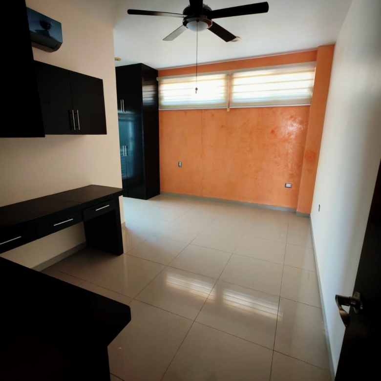 Residencia de Lujo con Alberca, Estudio y Oficina Independiente l Col. Paraíso