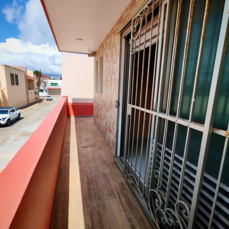 Residencia de Lujo con Alberca, Estudio y Oficina Independiente l Col. Paraíso