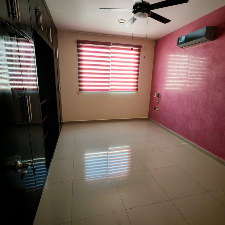 Residencia de Lujo con Alberca, Estudio y Oficina Independiente l Col. Paraíso
