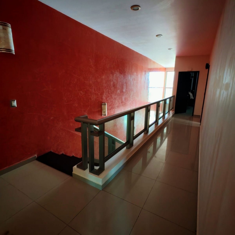 Residencia de Lujo con Alberca, Estudio y Oficina Independiente l Col. Paraíso