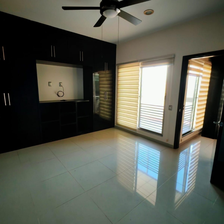 Residencia de Lujo con Alberca, Estudio y Oficina Independiente l Col. Paraíso
