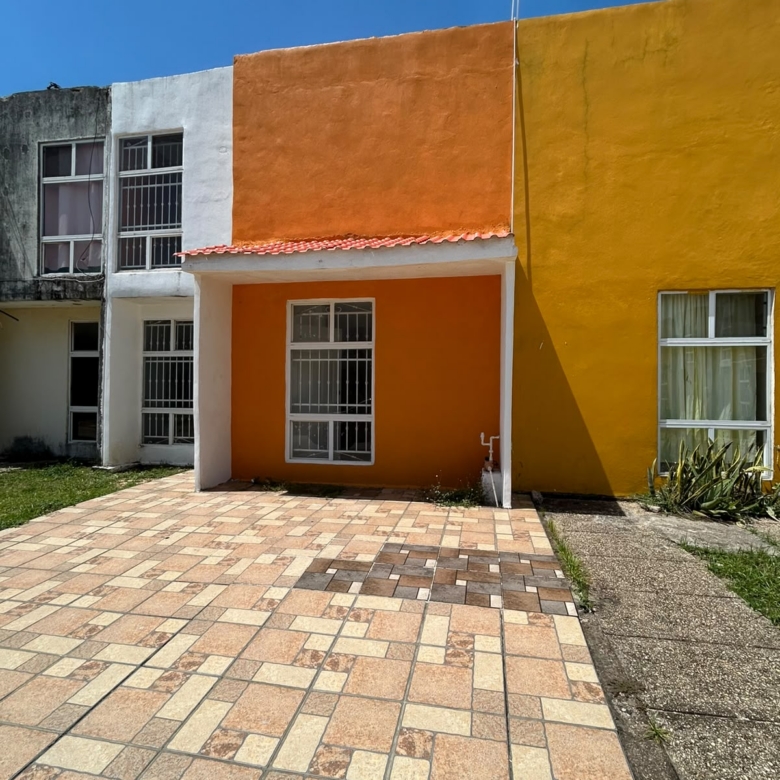 Casa en Privada Santa Fe | Fracc. Santa Martha — ¡Privacidad y Confort!