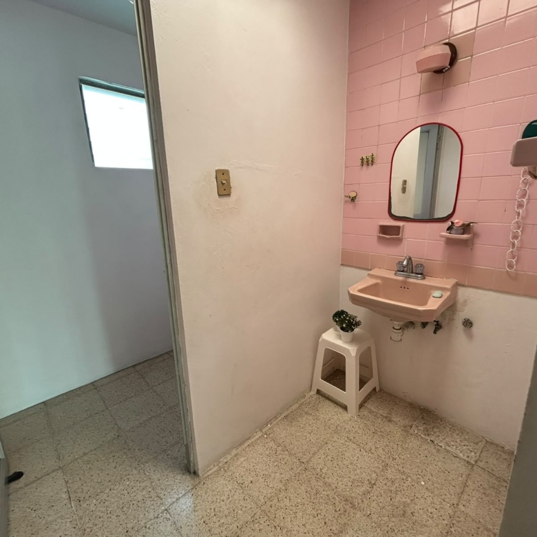Residencia de Gran Escala y Estructura Impecable en Col. Petrolera | 540 m² de Terreno