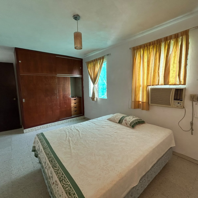 Residencia de Gran Escala y Estructura Impecable en Col. Petrolera | 540 m² de Terreno