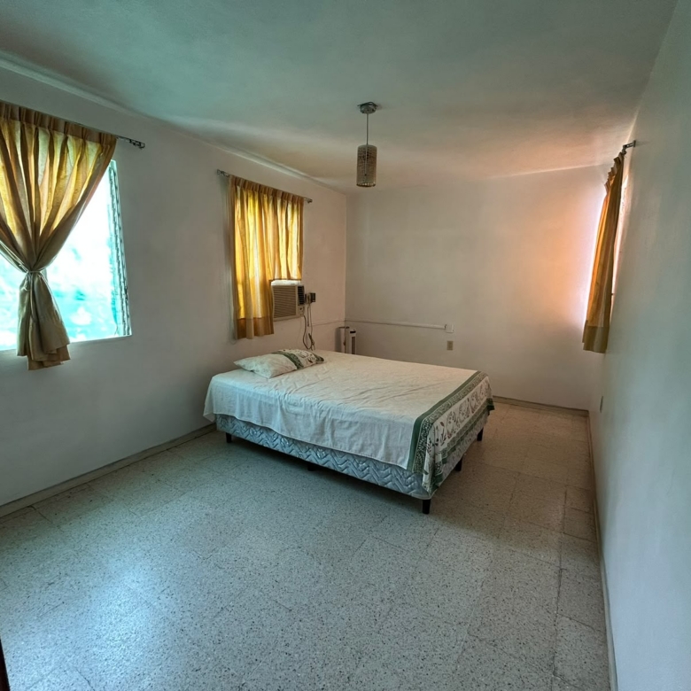 Residencia de Gran Escala y Estructura Impecable en Col. Petrolera | 540 m² de Terreno