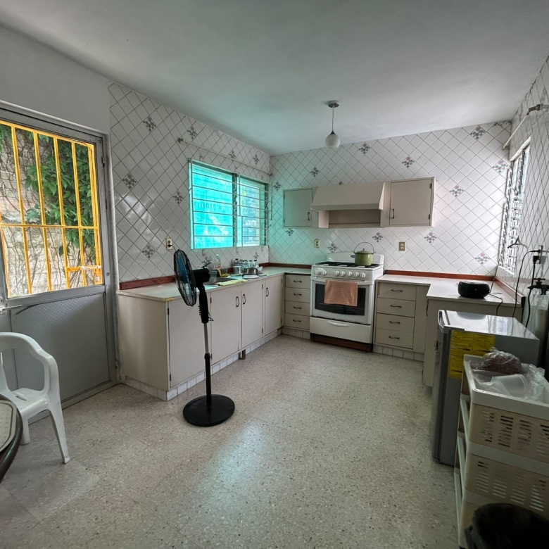 Residencia de Gran Escala y Estructura Impecable en Col. Petrolera | 540 m² de Terreno