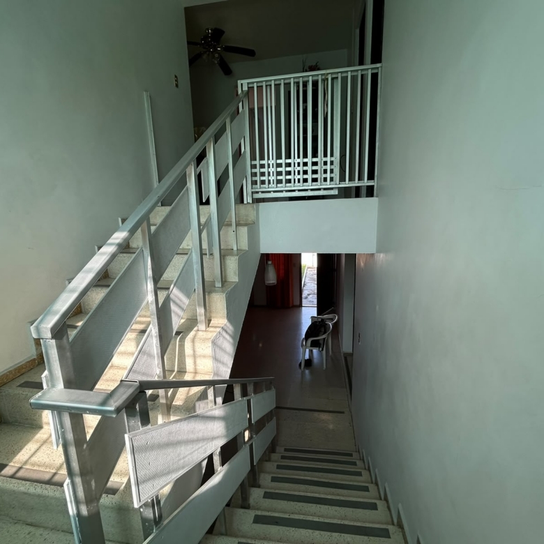 Residencia de Gran Escala y Estructura Impecable en Col. Petrolera | 540 m² de Terreno