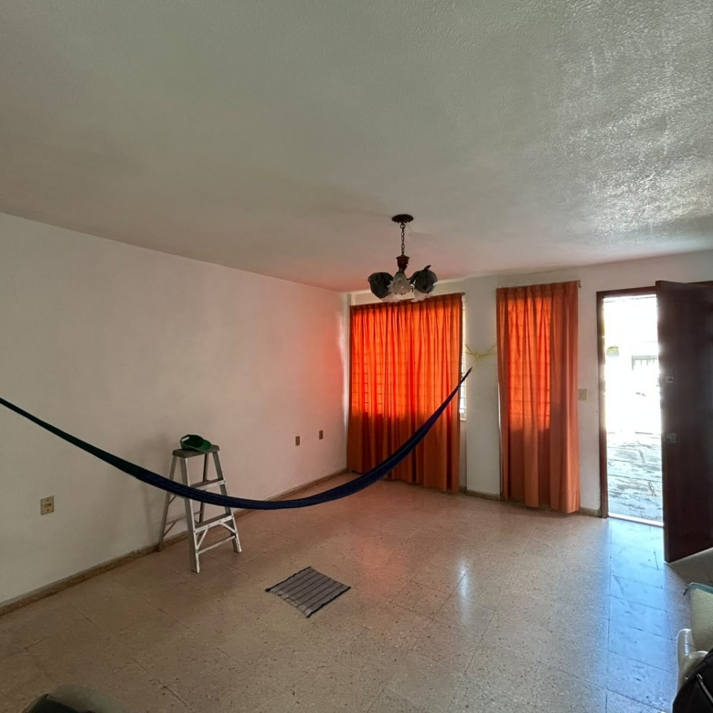 Residencia de Gran Escala y Estructura Impecable en Col. Petrolera | 540 m² de Terreno