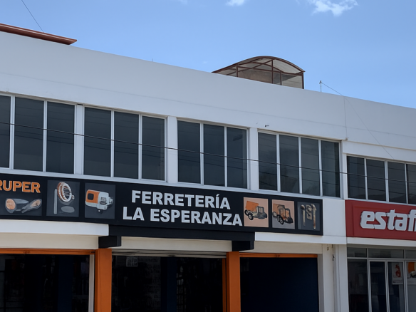 “¡Oportunidad de Renta! Locales y Oficinas en Excelente Ubicación, Frente a la Gasolinera Bautista – Disponibles de 45 m² y 90 m²”